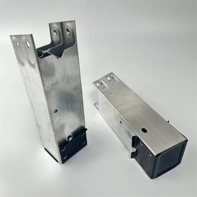 Ліве кріплення верхнього підсилювача переднього бампера TESLA MODEL 3